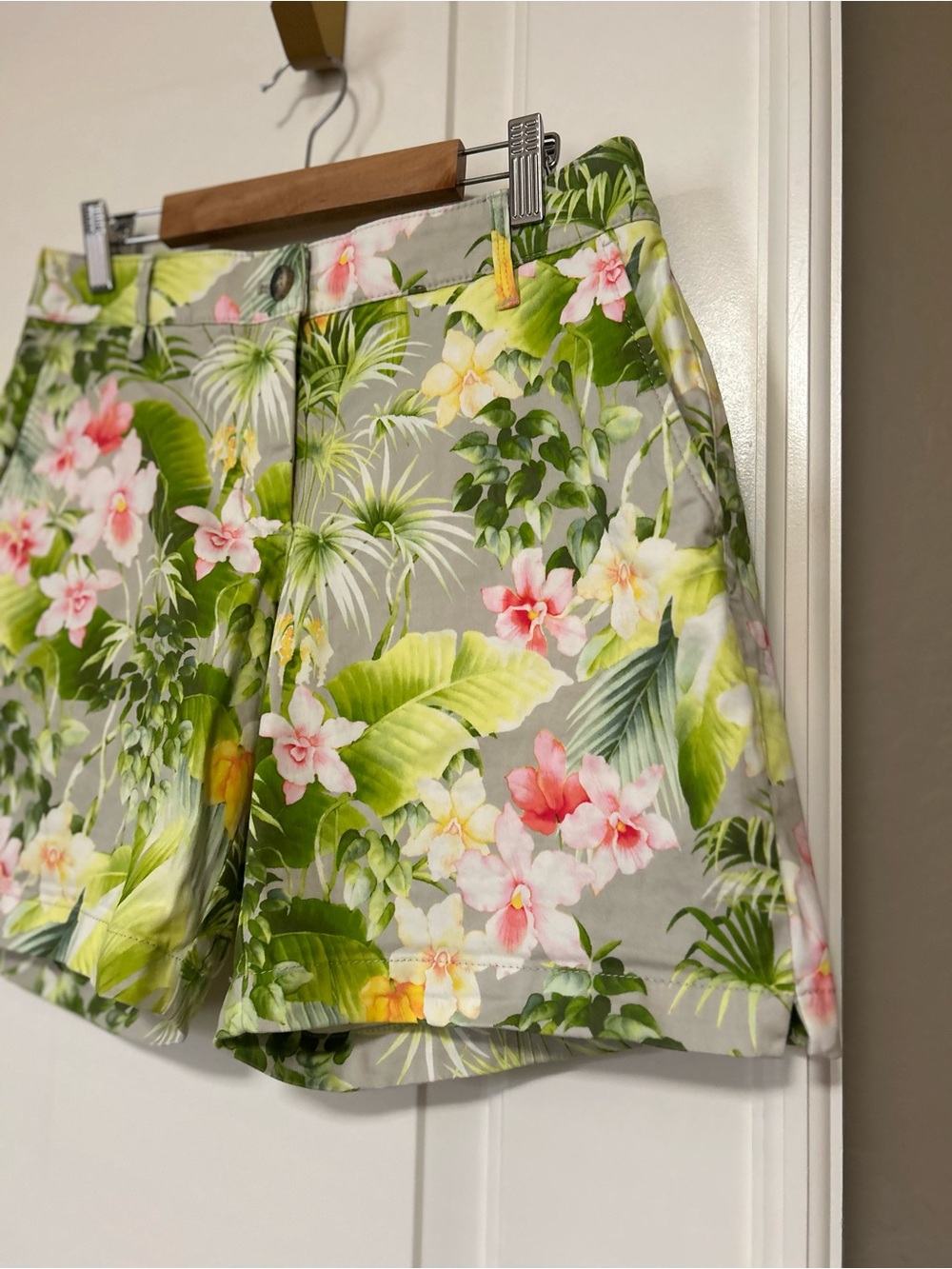 🌺🌼🌸Tommy Bahama Hawaiian  Tropical Floral Bermuda Shorts 🌸🌼🌺 - Picture 9 of 13